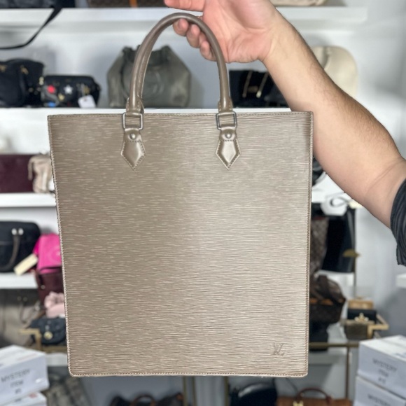 Louis Vuitton Handbags - LV RARE EPI TOTE